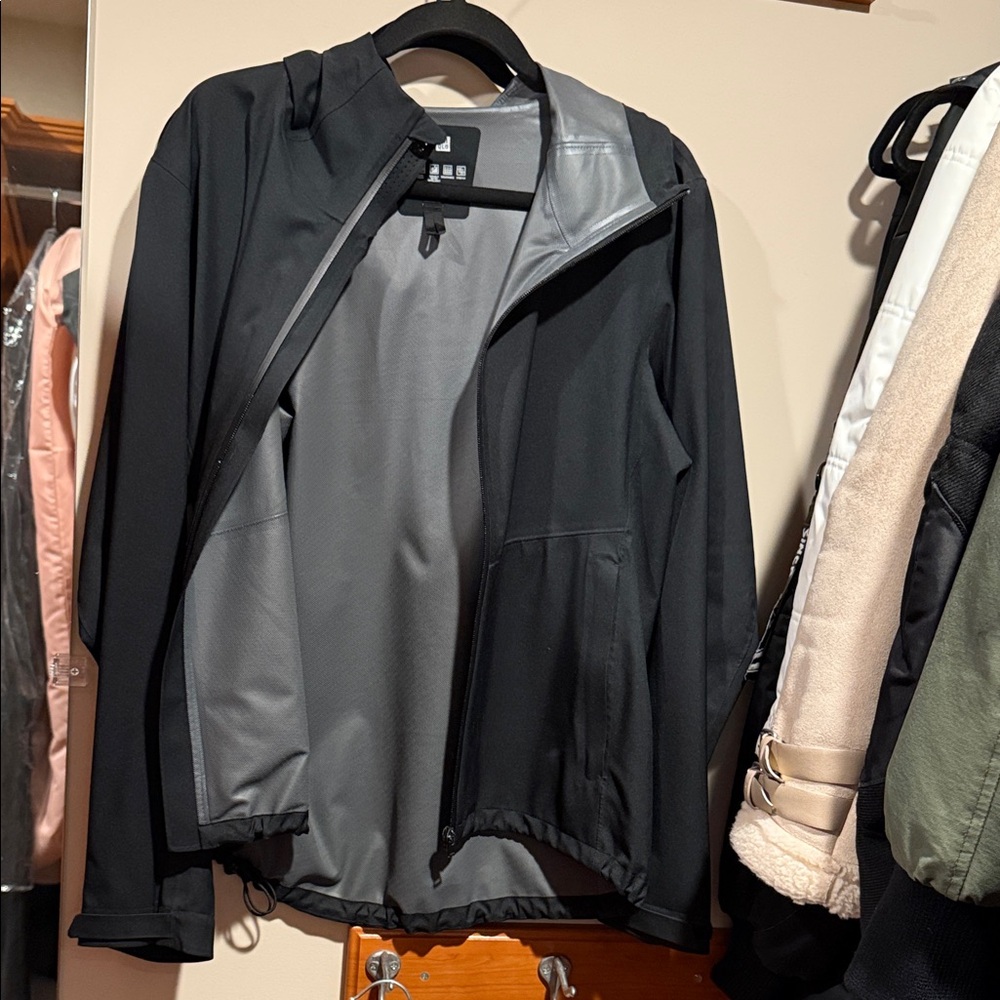 Uniqlo Men's Black Windbreaker Jacket